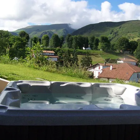 Etxe Goxoan Chambres D'Hotes Avec Cuisine Ete Equipee Commune Et Jaccuzi Itxassou Exterior photo